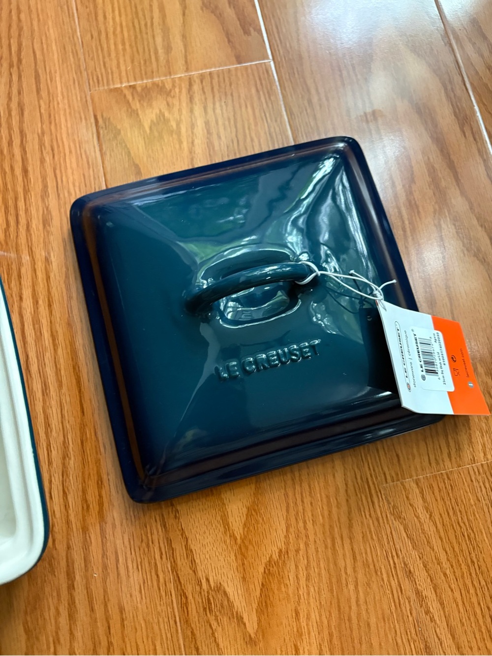 Le Creuset 23cm Square Casserole Dish with Lid in Agave - Picture 4 of 10